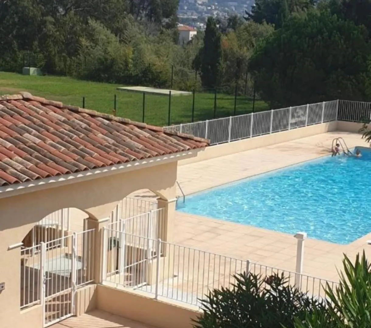 House With Garden And Swimming Pool Shared location