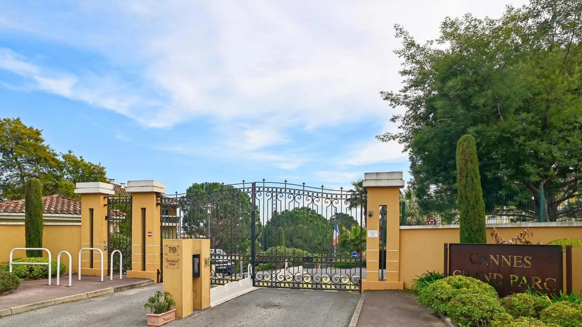 Holiday home House With Garden And Swimming Pool Shared Villa Cannes